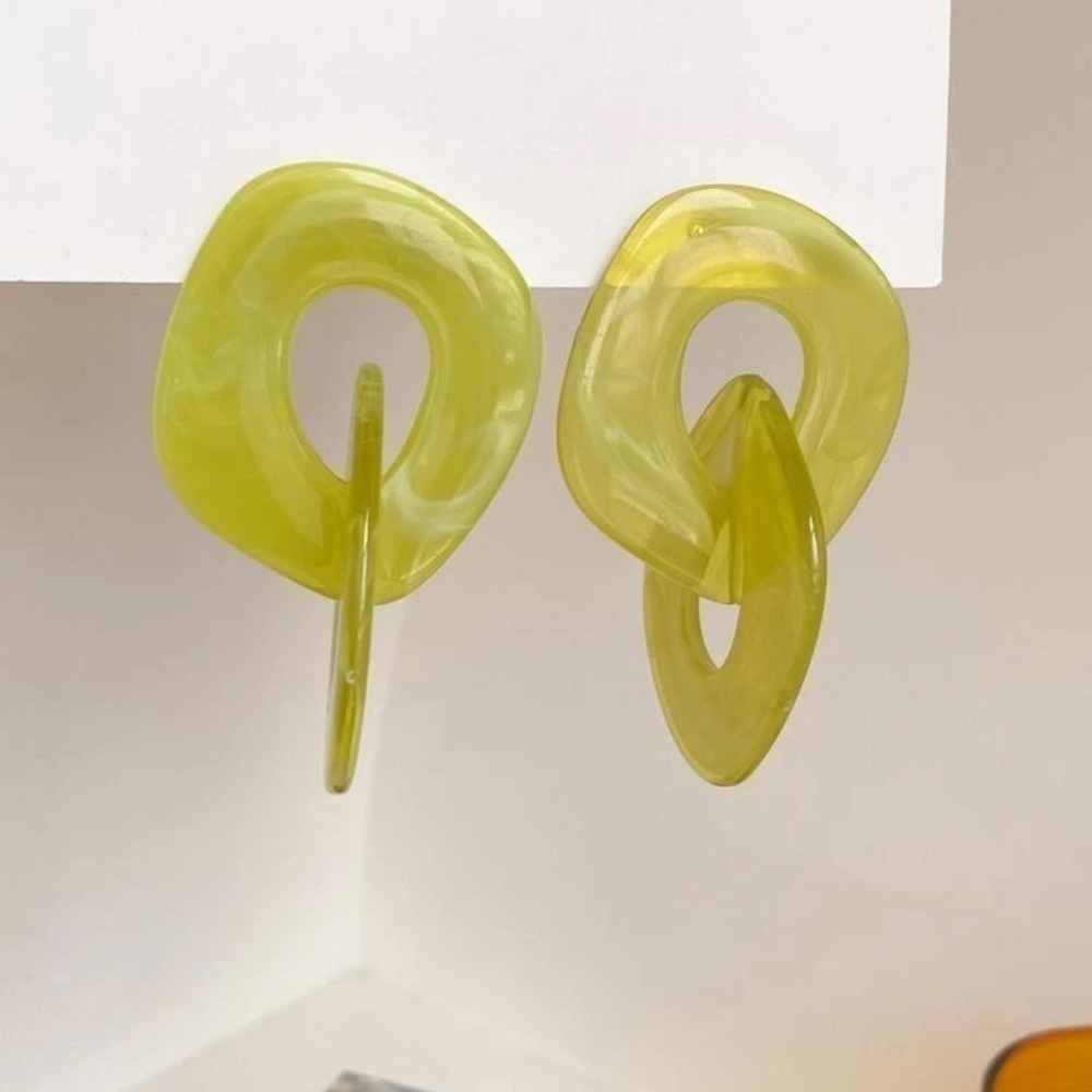 Beautiful green unique design earrings ✨